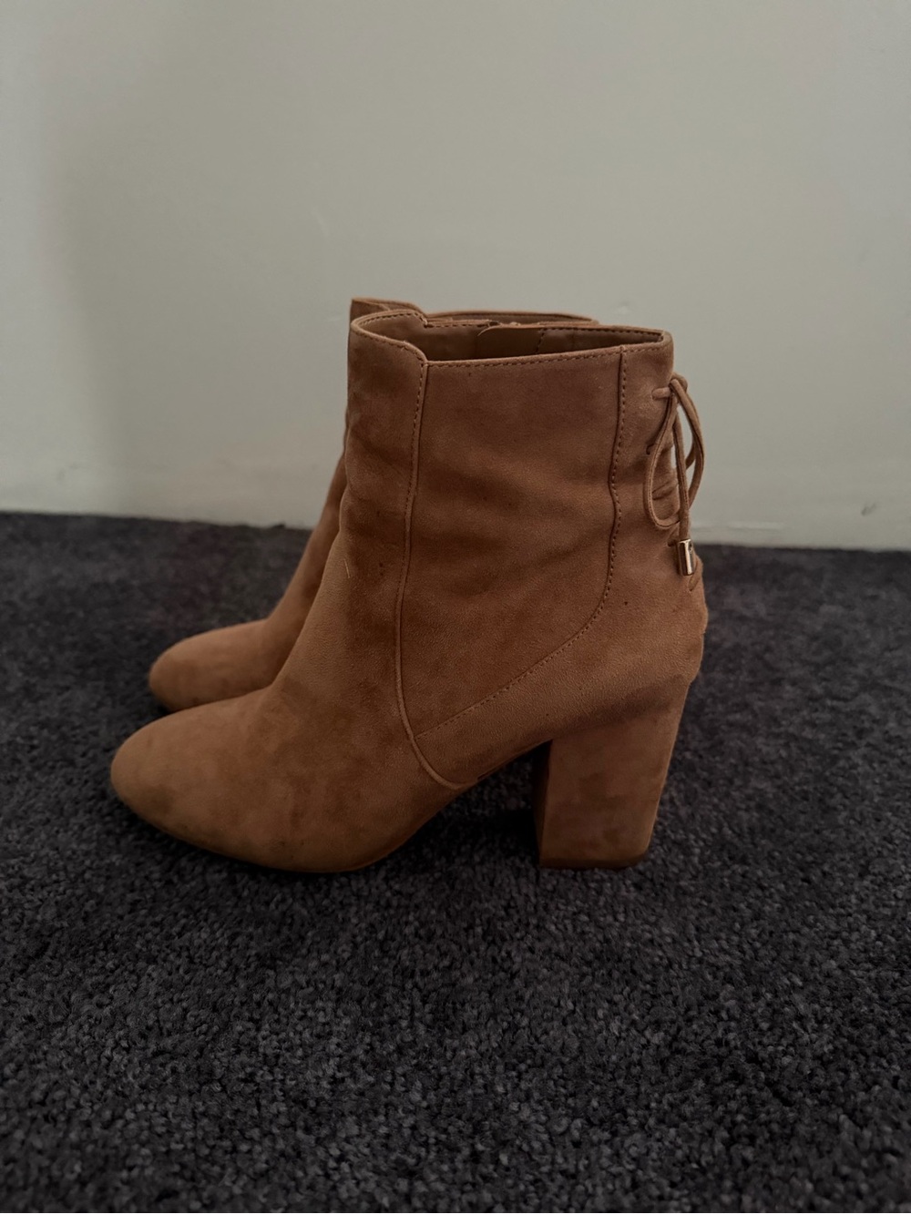 Women's Suede Block Heel Ankle Boots - Brown